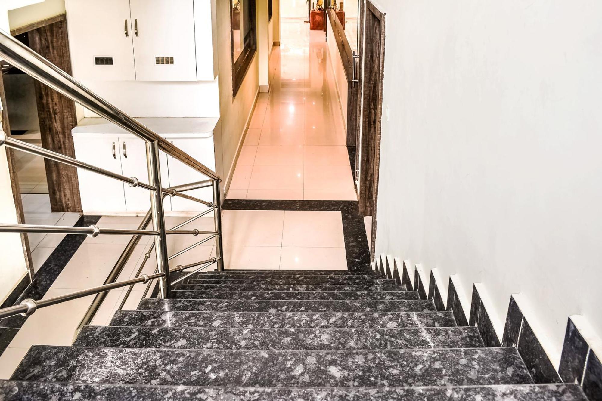 Capital O Jai Adisson Hotel Cuttack Eksteriør billede